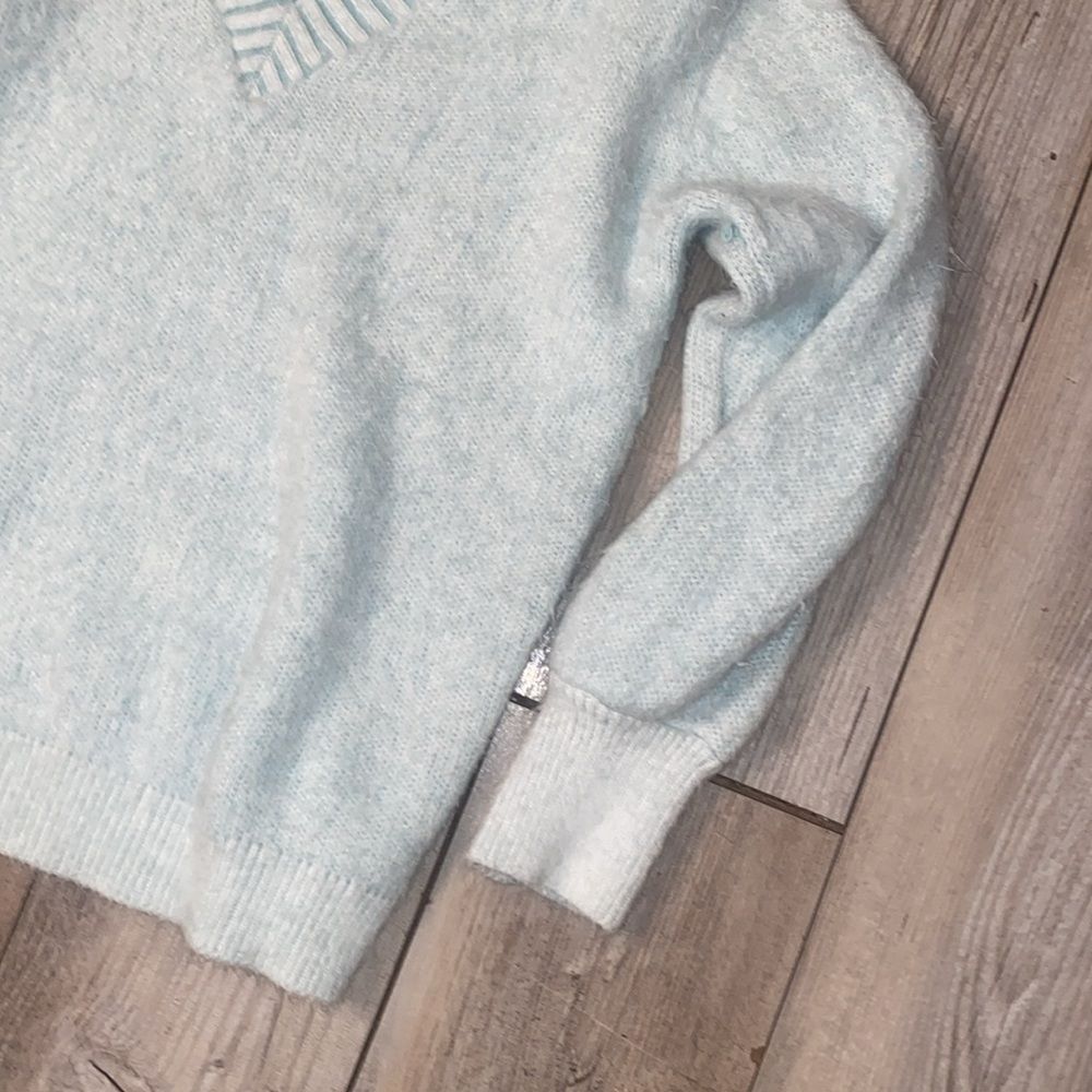 Large EXPRESS NWOT Oversized Furry V Neck Sweater - Picture 3 of 5